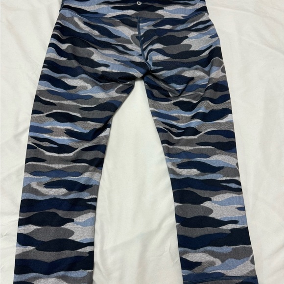 Lululemon Wunder Under Crop - Picture 6 of 8